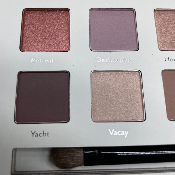 Cargo "Take Me Away!" 12 Pan Eye Shadow Palette W/Dual-Ended Brush 0.8g NIB - Picture 6 of 10